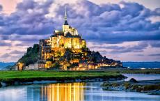 Франция, замок мон-сен-мишель в нормандии